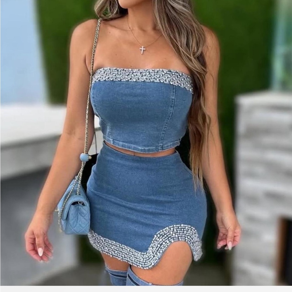 Chic Strapless Blue Set with Embellishments